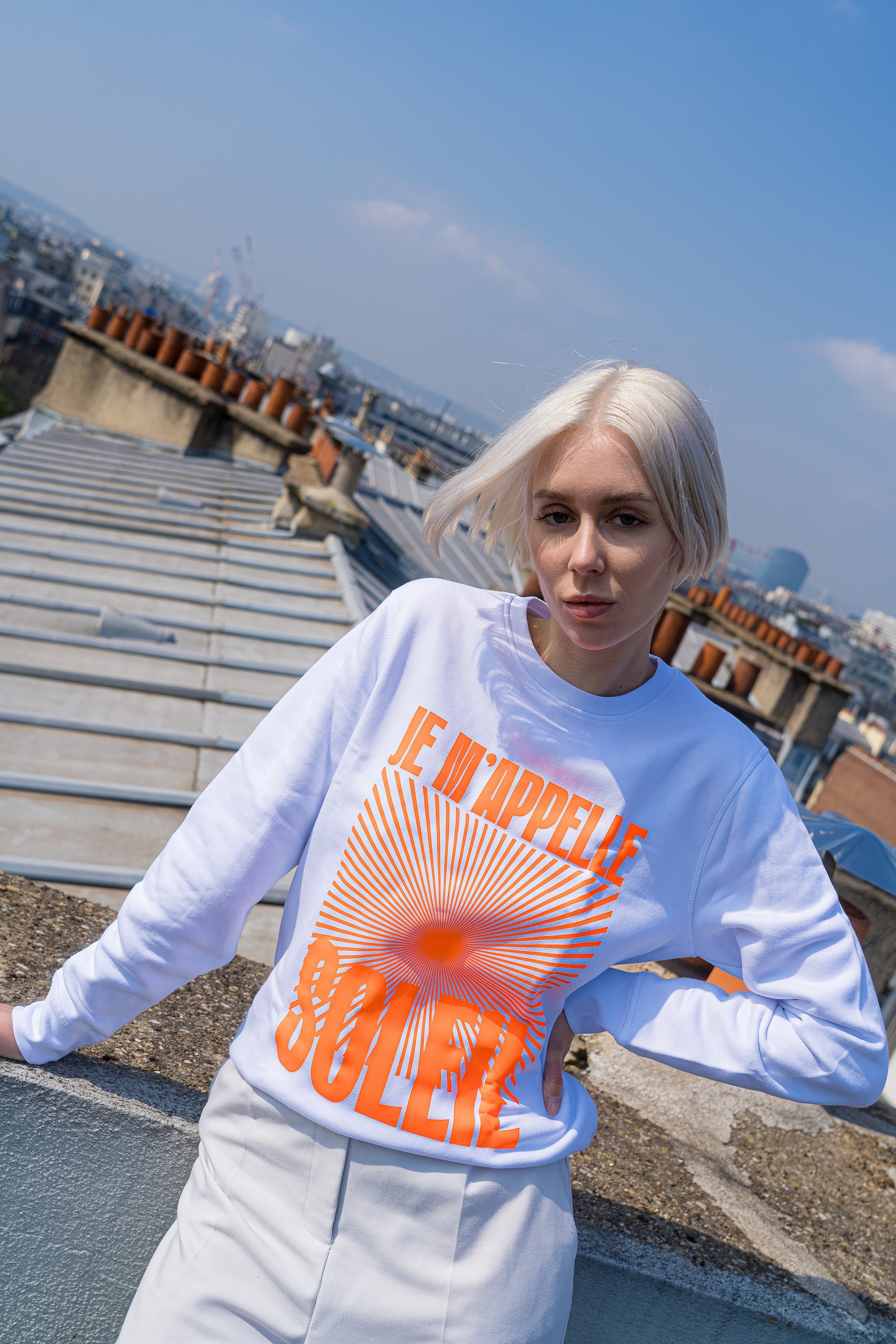 Je m'appelle Soleil Sweatshirt - Weiß/Neon Orange