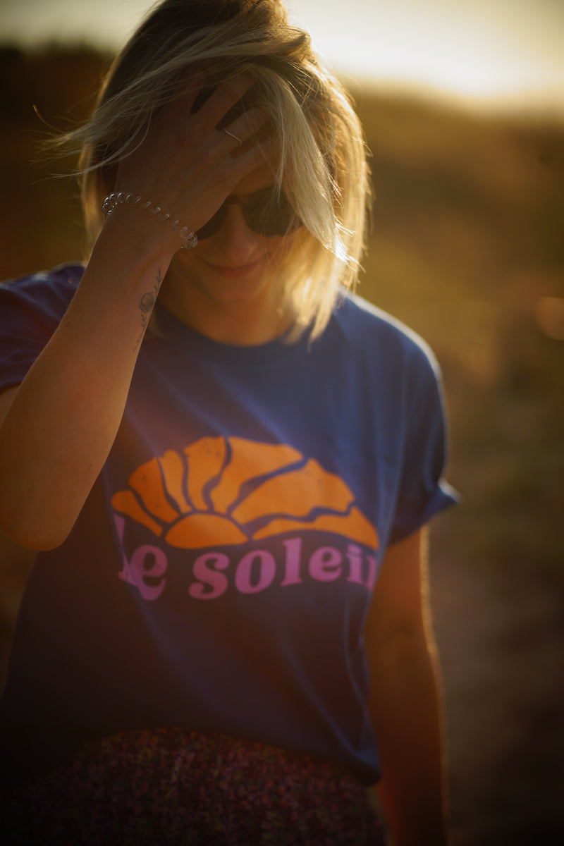 Le Soleil T-Shirt - Blau, Gelb & Flieder