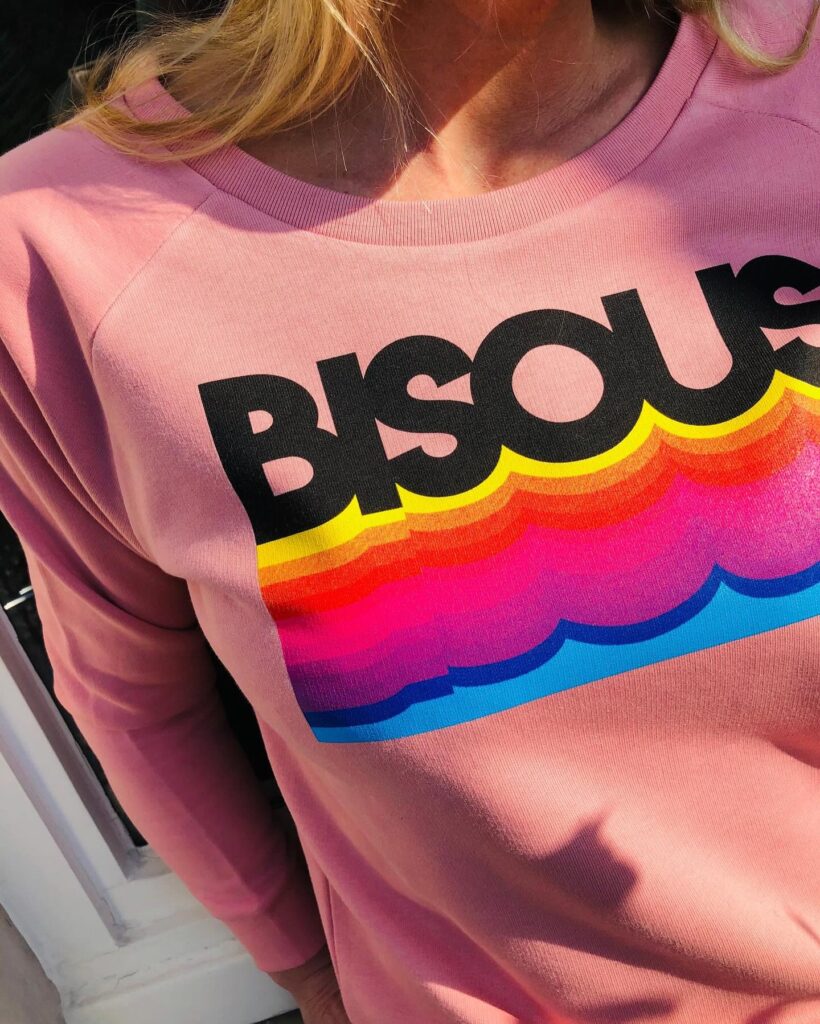 Do you want to be my Valentine? 💌 the perfect sweater for your Chéri(e) - BISOUS 💋 • • • #Saintvalentine #valentinesday #valentine #valentinstag #bisous #sustainability #sustainable #sustainablefashion