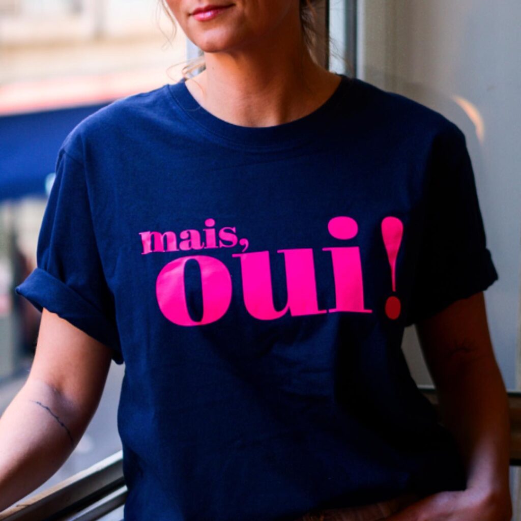 Mais, oui!. . . . . . . #neon #maisoui #merci #newcollection #styles #amour #French fashion #parisienne #look #outfit #ootd #mood #fashion #blogeuse #paris #fairfashion #bonjourben