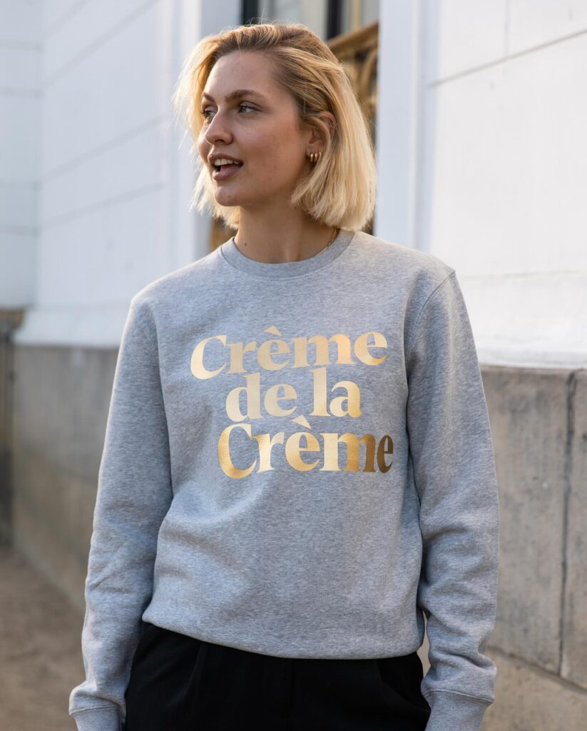 Sweater weather and 'Crème de la Crème' vibes – coziness meets style! ☕️🍂 • • • #autumnWardrobe #CremeDeLaCreme #staycozy #bonjourben #fashion #mode