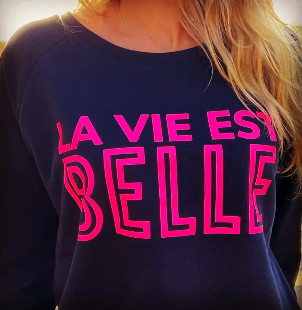 LA VIE EST BELLE 💜 ⠀ ⠀ ⠀ ⠀ ⠀ ⠀ #newin #ethicalfashion #neon #pink #lavieestbelle #sweater #design #frenchfashion #details #specialoffer #newcollection #summer #look #bonjourben