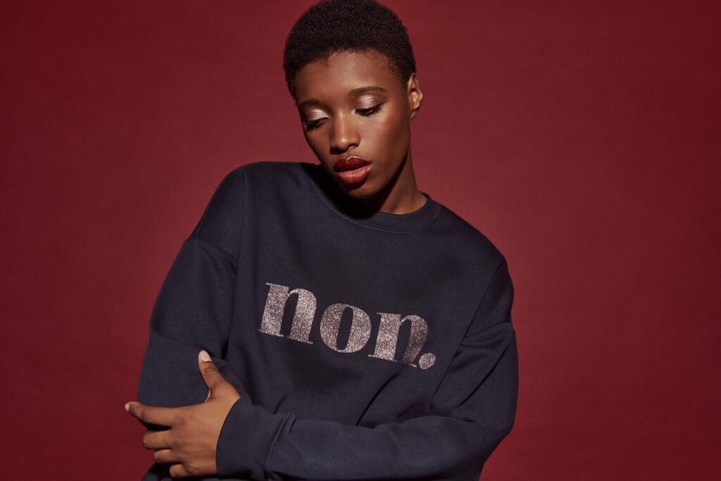 OUR „NON“-SWEATER: Where Comfort Meets Fashion ❤️ • • • #SweaterWeatherChic #FashionRevolution #ModeMagnifique #ParisianElegance #FrenchFashionFinesse #ParisianGlamour #TheParisEdit23 #bonjourben #sustainability #sustainablefashion
