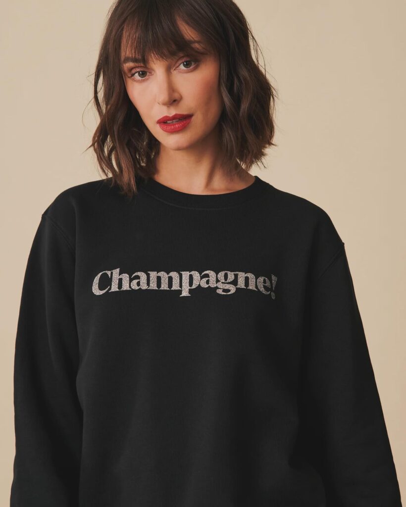 Did someone say CHAMPAGNE ?🍾 🥂 • • • #sustainablefashion #ParisianChic #FashionInFrance #FashionFinds #ModeMagnifique #ParisianElegance #FrenchFashionFinesse #ParisianGlamour #TheParisEdit23 #bonjourben #sustainability #fashion #umweltbewusst #umwelt #mode